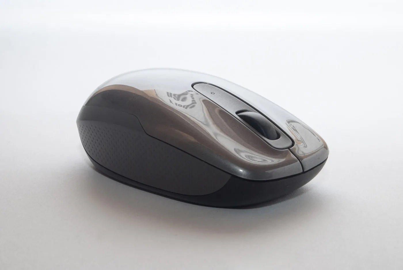 Wireless computer mouse for laptop and desktop